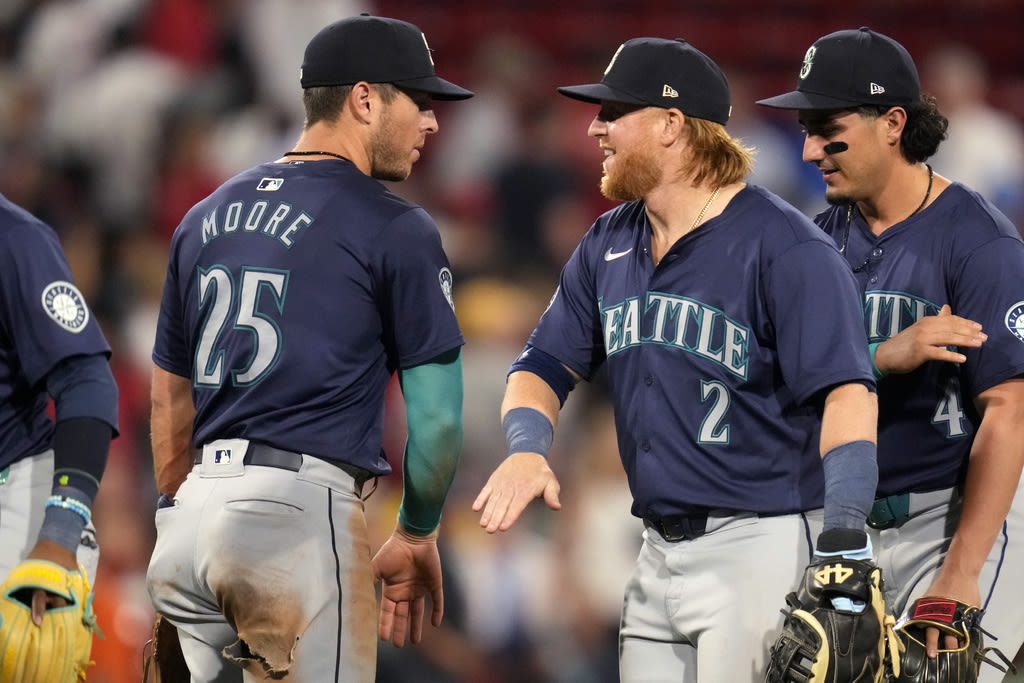 Mariners roll to decisive win over Red Sox