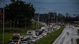 'Fugindo do front' e 'ansiedade por notícias': a vida de gaúchos que fugiram às pressas da devastação em Porto Alegre