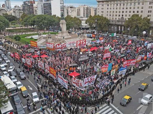 新總統推「休克療法」大砍福利 阿根廷十萬民眾上街怒吼