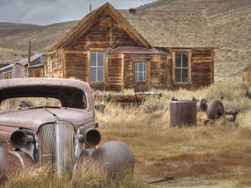 Chilling story of ghost town with homes 'left to rot' and vintage cars ditched