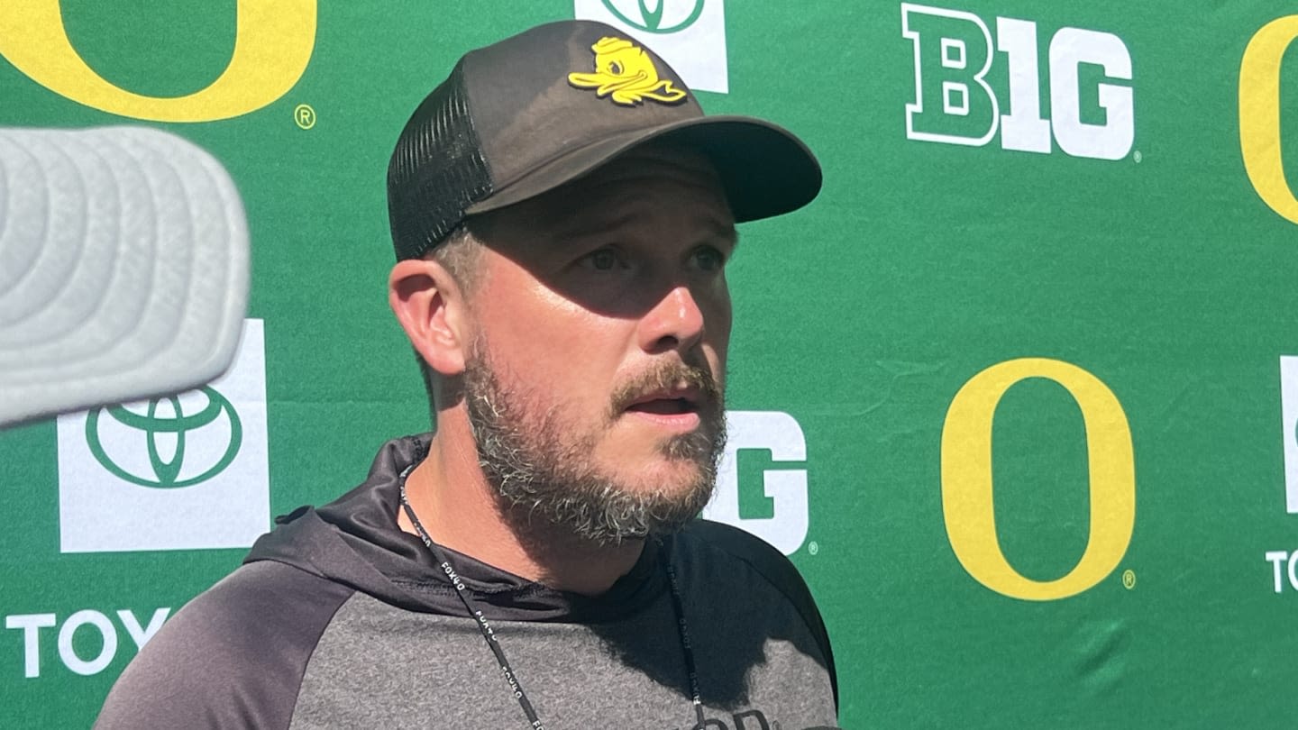 Why Oregon Ducks Coach Dan Lanning Is Emulating Crowd Noise At Practice