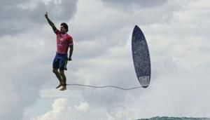 France’s Kauli Vaast wins men’s Olympic surfing gold | FOX 28 Spokane