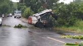 高屏清晨風雨大道路積水 路樹倒三千多戶停電