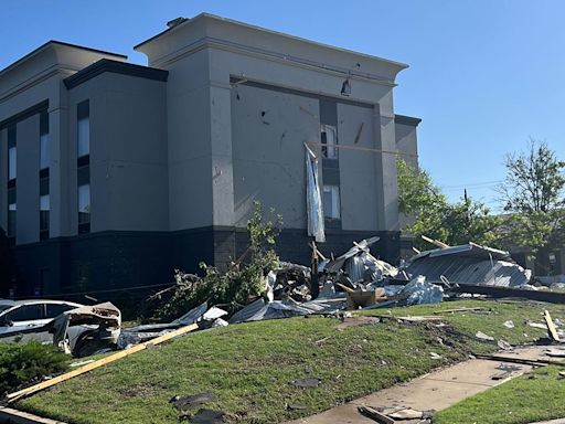 Hampton Inn guests take tornado strike in Bartlesville, Oklahoma: 'I was just staring into open sky'