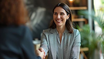 Un banco busca empleados por sueldos superiores a $1.200.000: cuáles son las vacantes home office y presenciales