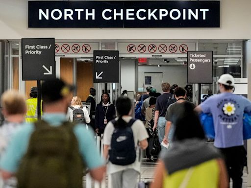 Friday’s preholiday travel breaks the record for the most airline travelers screened at US airports