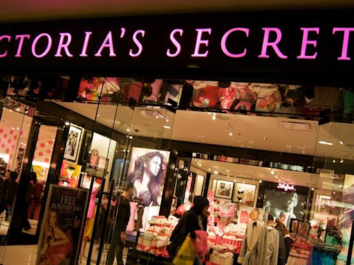 Arrestan a pareja que habría robado miles de dólares en tiendas Victoria’s Secret del sur de Florida