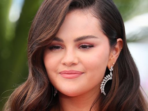 Selena Gomez’s New Manicure Is The Definition Of Girly