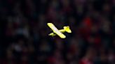 Toy plane disrupts play as Frankfurt lose lead three times in draw