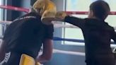 El video viral de Canelo boxeando con su hijo