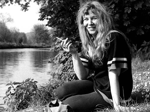 “Qualities of grandeur come across as unpretentious and grounded”: Remembering Sandy Denny