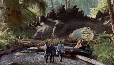 A Sandbar Mishap Forced The Lost World: Jurassic Park To Improvise An Ominous Scene - SlashFilm
