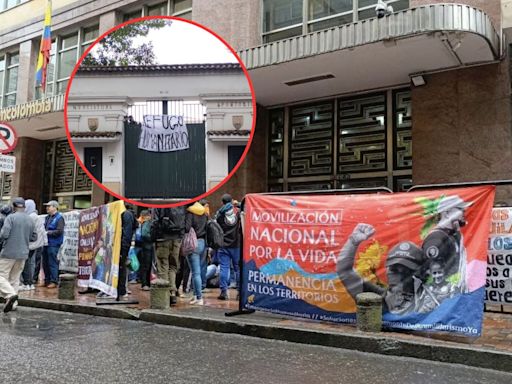 Marchas en Bogotá: manifestantes bloquearon edificio del MinInterior y sede de la Nunciatura