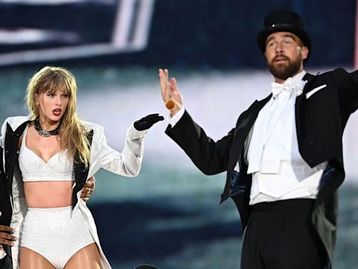 Travis Kelce’s silly dance at Taylor Swift’s Eras Tour was inspired by Jim Carrey in “Dumb and Dumber”