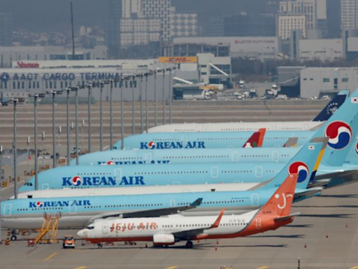 Korean Air flight drops over 25,000 feet in 15 minutes, flyers suffer nosebleeds and ear pain – Here’s what happened?