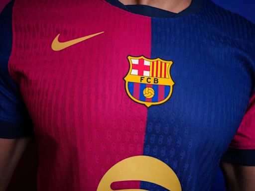 El Barcelona presenta su nueva camiseta con guiño al centenario