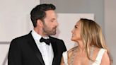 Jennifer López usó unas chanclas de US$30 antes de su segunda boda con Ben Affleck