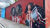 El artista amateur que creó el exitoso mural de Iñaki y Nico Williams en Barakaldo lo amplía con Iker Muniain