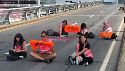 Environmental activists disrupt access to Montreal-Trudeau Airport