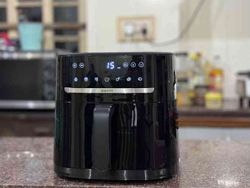 If you are in the market for a speedy countertop air fryer, Xiaomi Air Fryer 6L delivers crispy goodies