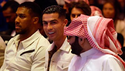 Cristiano Ronaldo and Neymar chat before Tyson Fury vs Oleksandr Usyk