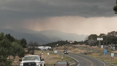 Man dead, 1,400 structures destroyed in New Mexico wildfires as thousands evacuate