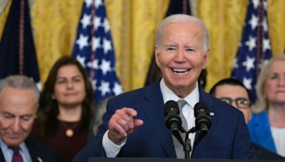 Biden relaxes visa rules in pre-election immigration balancing act