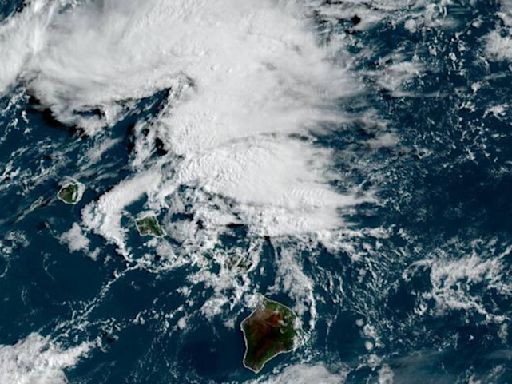 Strong thunderstorm strikes Hawaii island, prompting flash flood warning