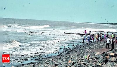 Dumas and Suvali Beaches Closure Due to Strong Winds Prediction | Surat News - Times of India