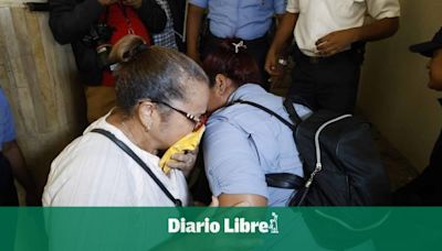 Se desmayan en el Palacio de Justicia joven acusado de hackeo y su padre