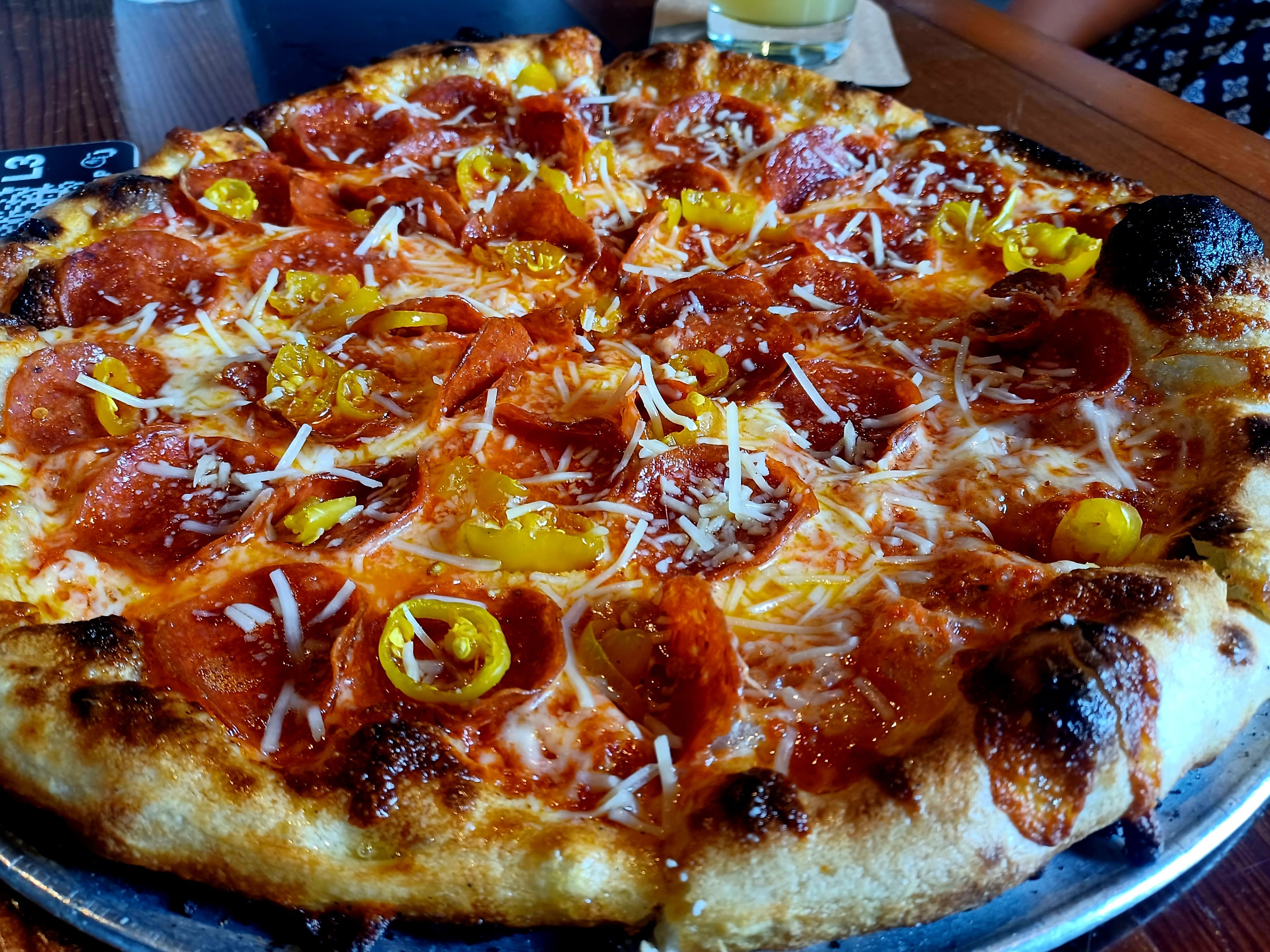 Gravity Taproom’s got pizza and wings you’ll fall for | Review