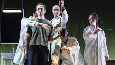 Mnemonic review – Complicité's iconic show is fascinating and frustrating