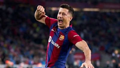 Barcelona 4-2 Valencia: Robert Lewandowski scores hat-trick