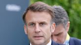 "Changer de sexe en mairie": Macron pointe "des choses ubuesques" dans le programme de "l’extrême gauche"