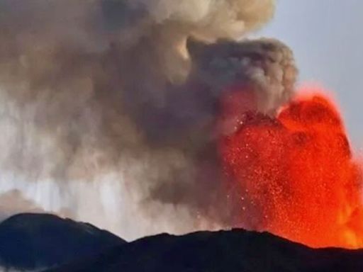 Flights suspended in Sicily's Catania as volcano erupts