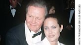 Angelina Jolie : Jon Voight et sa mère, dont elle est le sosie, à Cannes, de très rares images