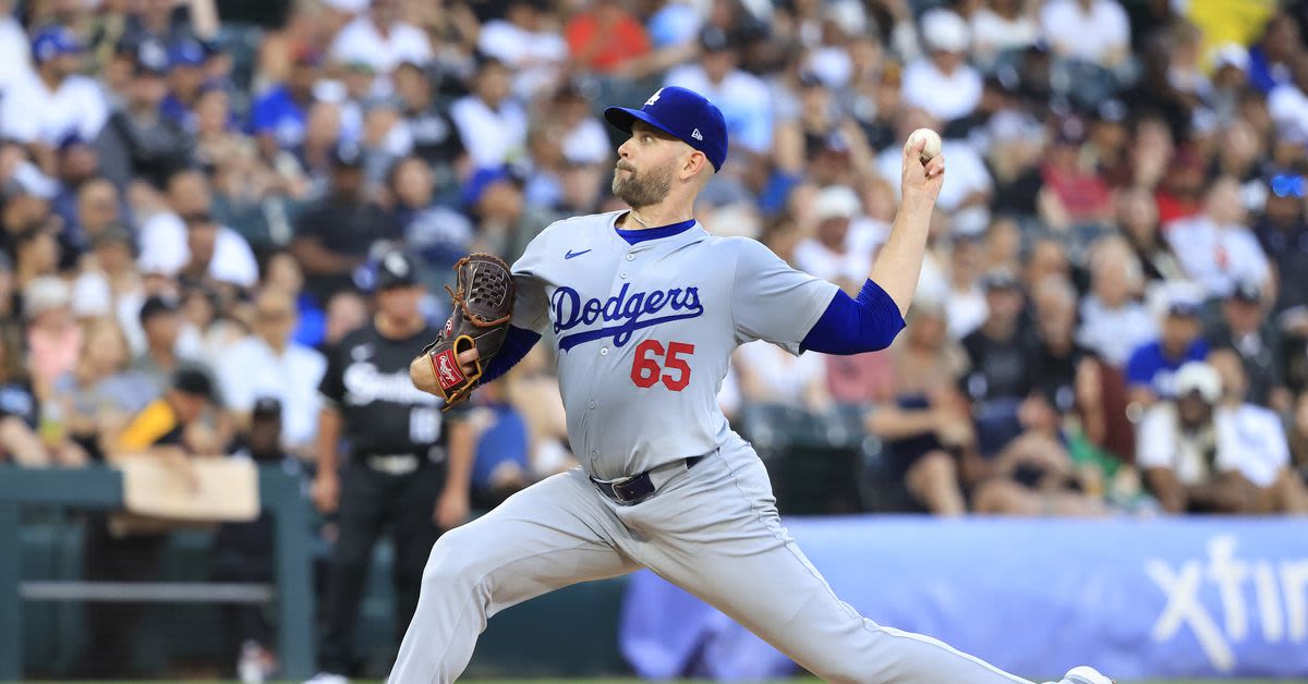 Dodgers weather the storm to take the opener against White Sox