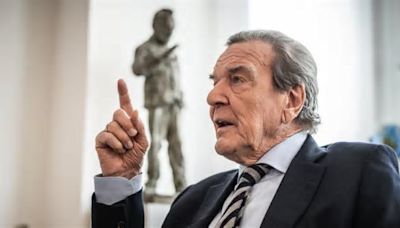 Nur eine von Gysis Fragen bringt Gerhard Schröder auf die Palme