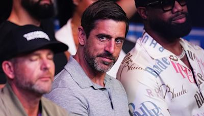 Back from Egypt, Aaron Rodgers takes in UFC event