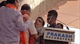 ...: Nitin Gadkari Faints On Stage During Poll Rally, RBI Bars Kotak Mahindra From Onboarding New Customers Online...