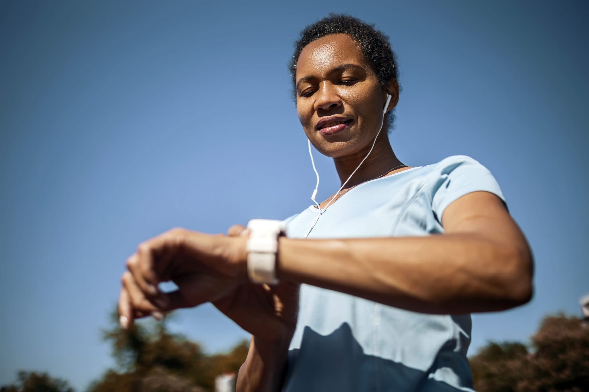 Your Apple Watch or Fitbit may be a breeding ground for E. coli and staph bacteria. Here’s how to clean your fitness tracker