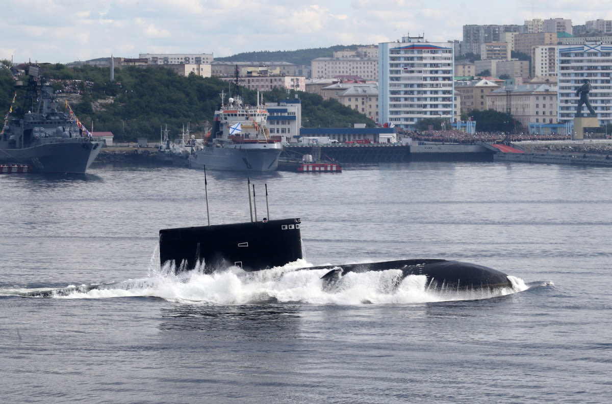 Russia submarine captain gave order to "arm" torpedoes in brush with US sub