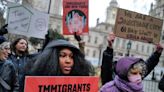 Migrants descend on New York City Hall: "Uproot anti-blackness"