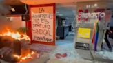 Grupo LGBT vandaliza oficinas del Sindicato del Infonavit tras destrucción de bandera del orgullo
