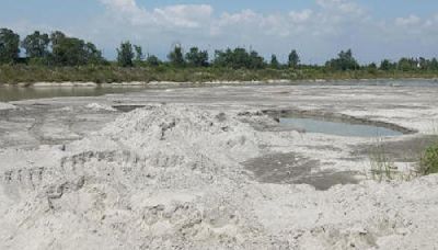 Teesta debris increase the riverbed level thus making it more prone to floods, say experts of River Research Institute