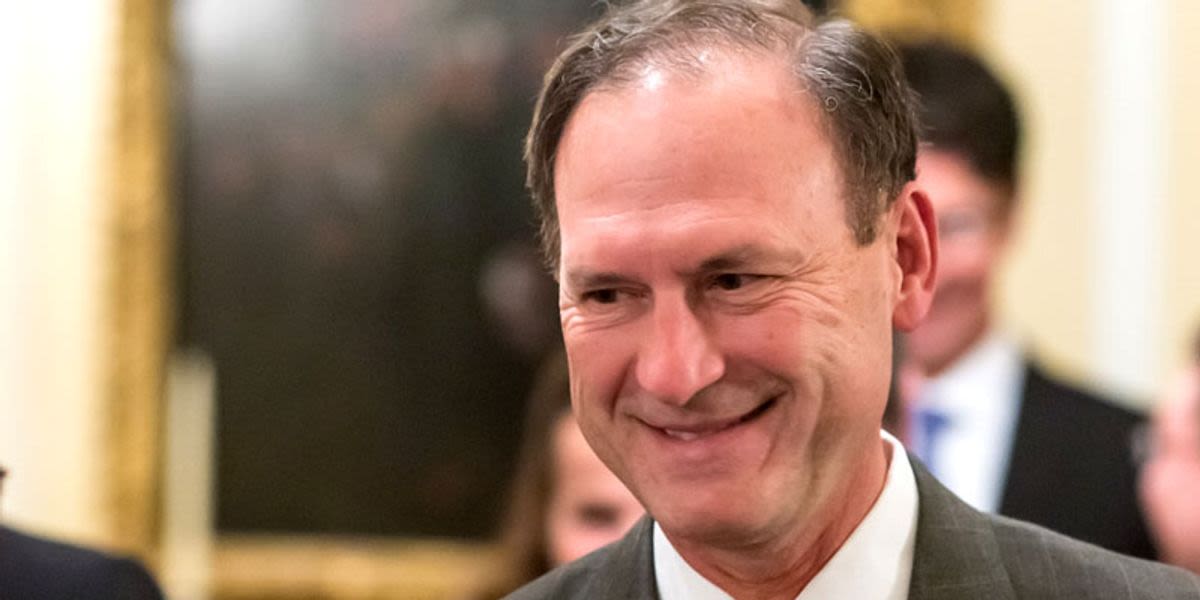 'What judge on planet Earth does that?' Justice Alito raked over the coals for new scandal