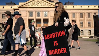 En Arizona limitan ley antiaborto del siglo XIX