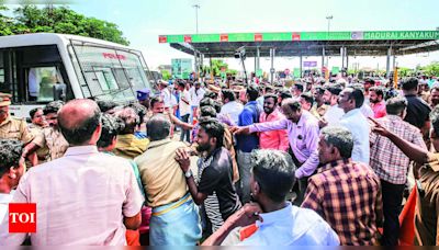 Protest at Kappalur toll plaza over 50% fee for local vehicles | Madurai News - Times of India