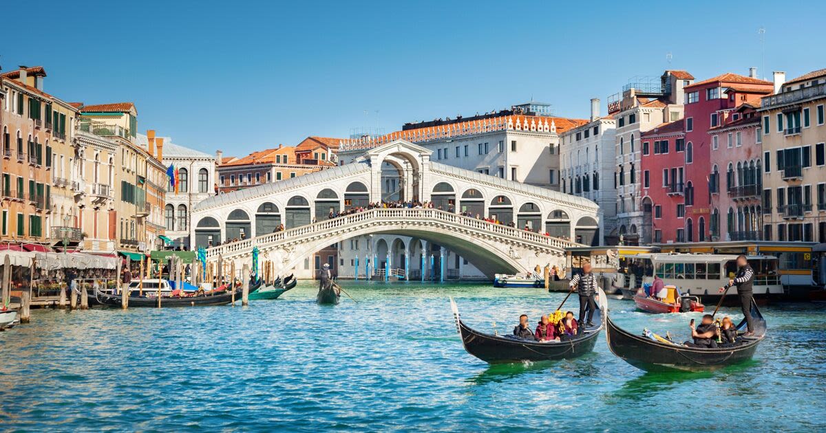 'Mini Venice' exists inside lavish shopping centre 2,500 miles from Italy