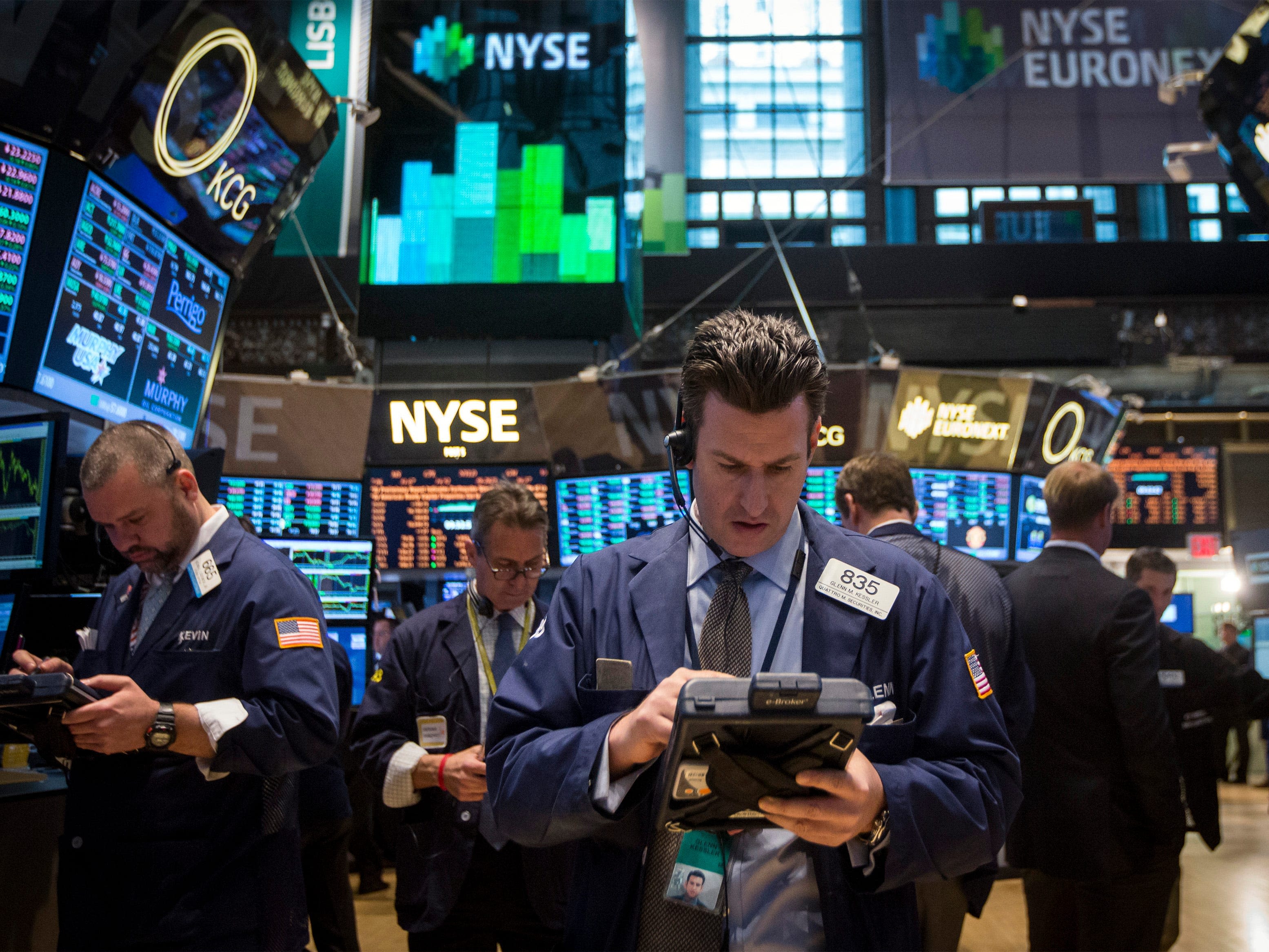 Stock market today: US stocks climb on solid earnings and rate cut hopes